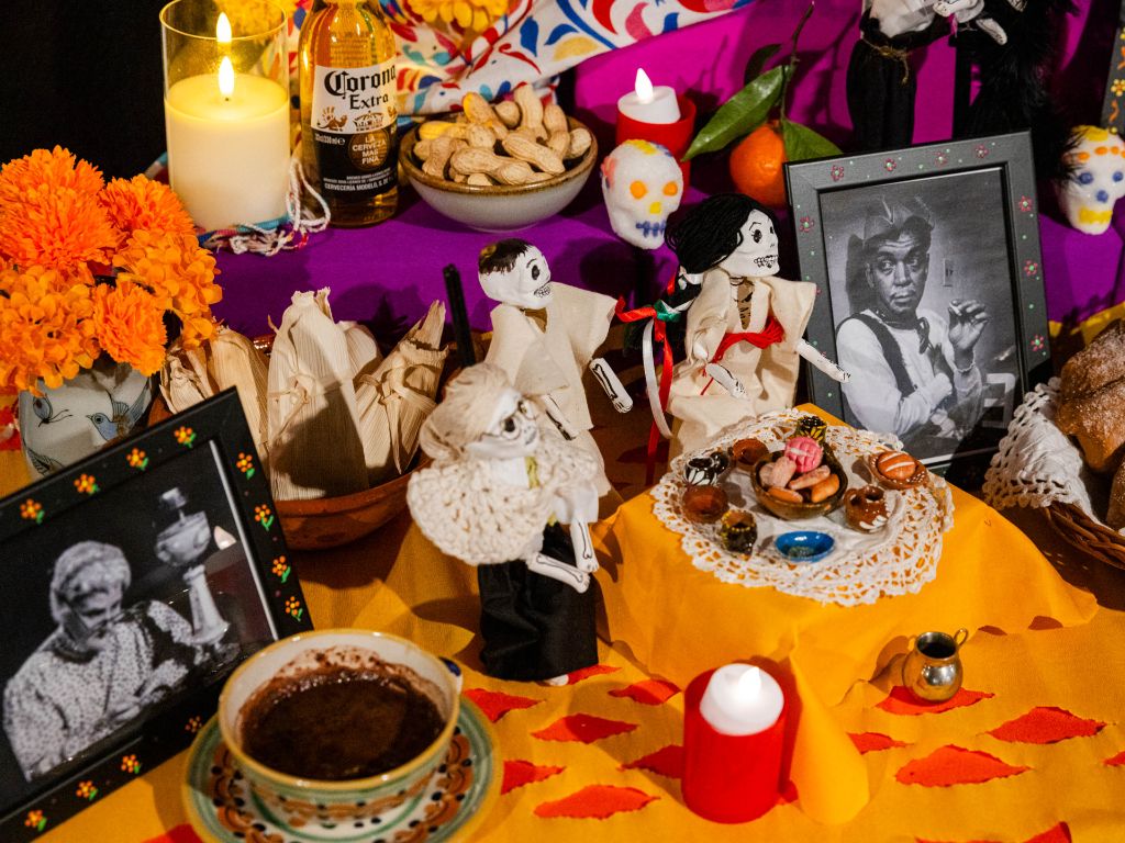 Die-de-Muertos-Altar